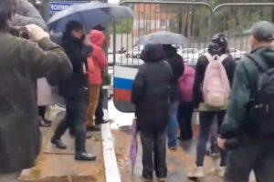 В Ленобласти на протестном сходе задержали депутата областного Закса